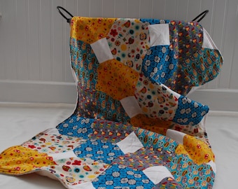 Floral und Vogel Patchwork Baby Mädchen Decke - Senf, Creme, Kastanienbraun und Blau Baby Decke, Floral Kinderzimmer Bettwäsche, Vogel / Feder Kindergarten