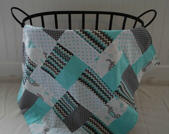 Giraffe Patchwork Decke für Kinderwagen - Grau, Türkis und Weiß Baby Decke, Giraffe Kinderzimmer Bettwäsche, Gender Neutral Kindergarten, Babypartygeschenk