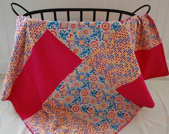 Helle geblümte Baby-Mädchen-Decke- Rosa, weiß und blau Minky Baby-Decke, Blumen Kinderzimmer Dekor, Baby-Dusche-Geschenk, Patchwork-Decke