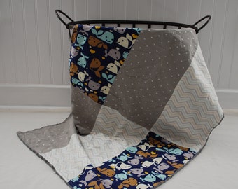 Wal Baby Decke- Grau, Beige, und Blau, Wal Kinderzimmer, Nautisches Kinderzimmer, Gender Neutral, Unisex, Patchwork Stil, Geschenk zur Geburt