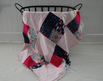 Tribal Baby Mädchen Decke- Pink, Blau und Grau Minky Baby Decke, Feder und Pfeil Decke