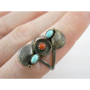 Vintage Southwestern Unmarked Sterling Silver Turquoise Red Coral Ring Size 9