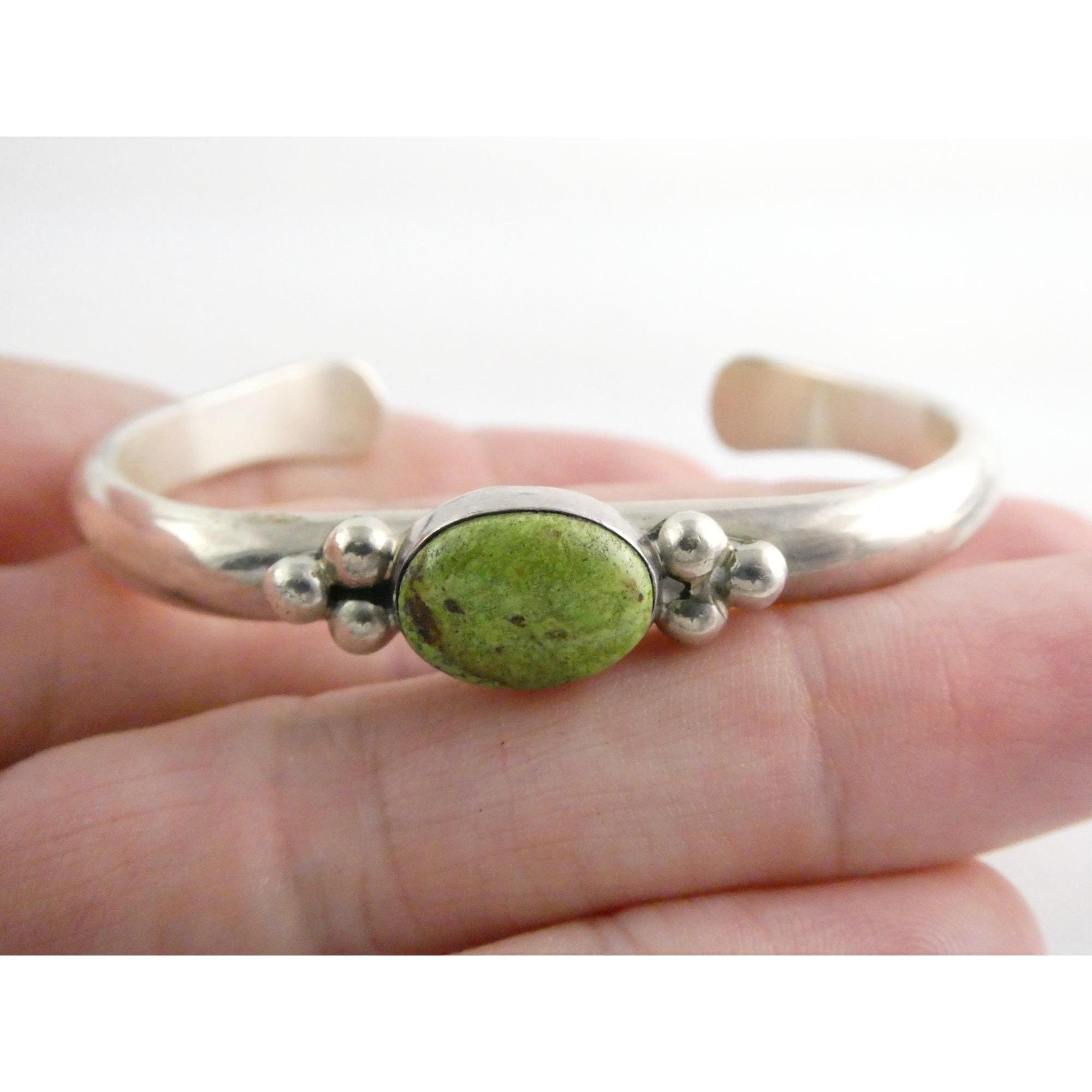 Kaya様 ブレスレット Kay Yazzie NA Navajo Sterling Silver Gaspeite Cuff Bracelet 6.25