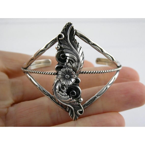 Sharon Cisco SC NA Navajo Sterling Silver Floral Cuff Bracelet