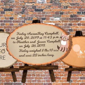 plaques en bois, monogramme, pieds de bébé, nom, famille, informations de naissance, mariage