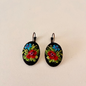 Petite point earring