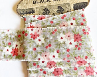 Inspiration Kit SLS33 Torn Ribbon Crochet Lace /& 6 Fabric Squares Hand Frayed Cottage Roses Floral Fabric Ribbon Lot Pink Buttons