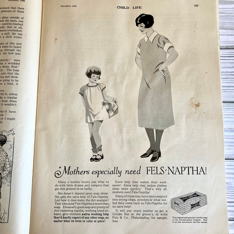 Peut inclure: Une publicit&eacute; vintage en noir et blanc pour le savon &agrave; lessive Fels-Naptha. La publicit&eacute; met en sc&egrave;ne une m&egrave;re et sa fille, avec le texte "Les m&egrave;res ont particuli&egrave;rement besoin de Fels-Naptha !" et une barre de savon Fels-Naptha.