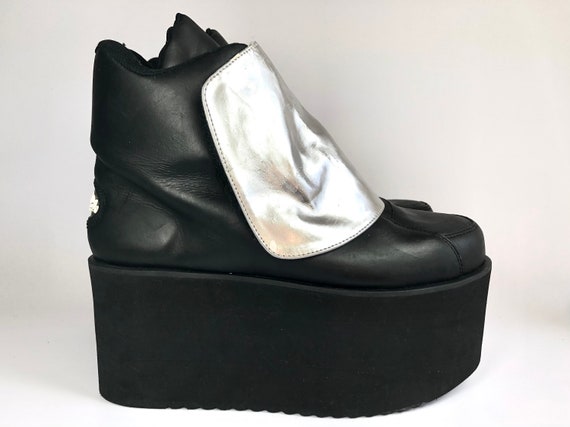 Sz 42 / 11 US | vintage 90s Buffalo London extreme