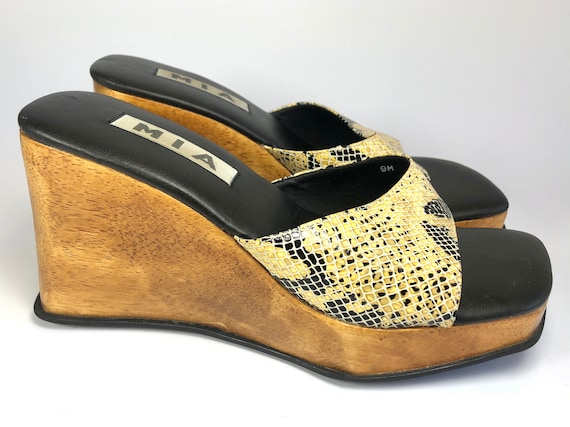 mia wedges
