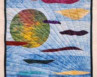 Gewatteerde muurhanger zonsondergang, hedendaagse kunstquilt met textuur