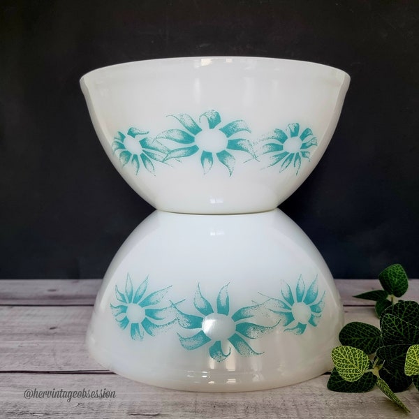 Vintage Australian Agee Pyrex "Turquoise Flowers" Flannel Flowers Mixing Nesting Bowl - 8"