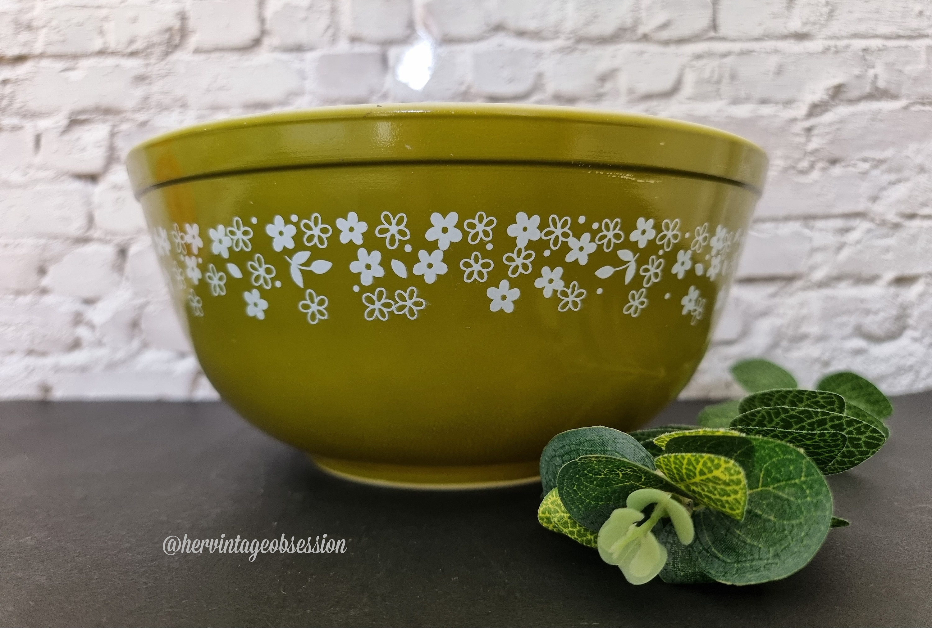 4-Quart Pyrex Mixing Bowl - The Clever Carrot