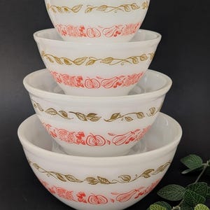 Vintage Agee Pyrex (Australian) Fruit Salad Pattern Nesting Mixing Bowl Set of Four - Complete