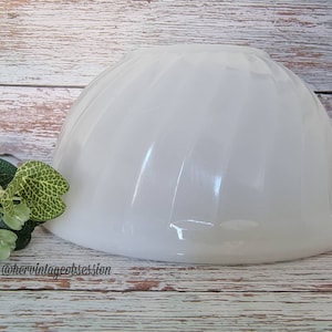 Vintage Fire King USA White Swirl 8&quot; Mixing Nesting Bowl