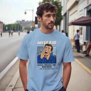 Camiseta divertida para padres de porristas: &quot;Más ruidoso, más orgulloso, más arruinado&quot; - Camiseta de algodón suave para papá porrista - Ropa de espíritu de mamá o entrenador de porristas