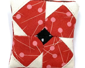 Plantilla de broche de amapola acolchado