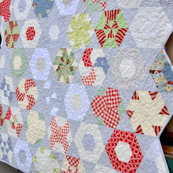 Quilt pattern: Hexagonal Dream – hexagon sampler (PDF download)