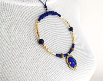 Collier plastron grand cercle en perles bleu saphir et or