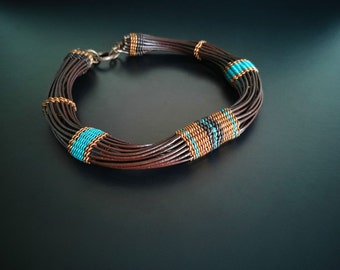 Collier ras de cou épais tube en cuir tressé turquoise et marron Ethnique chic