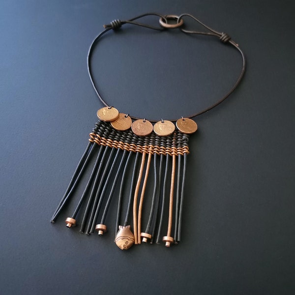 Collier ethnique chic à franges et pièces de monnaie recyclées