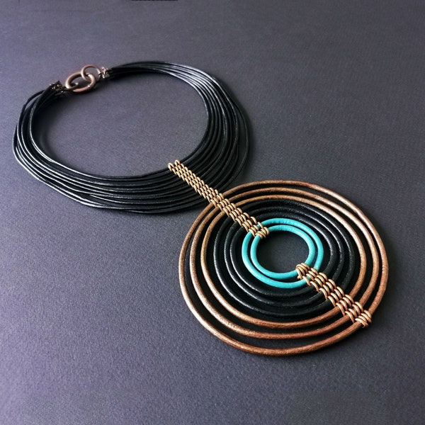 Collier Ethnique contemporain cercle cuir "Massaï" turquoise bronze et noir