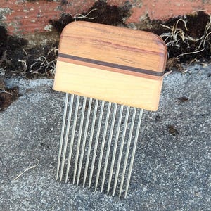 One (1) Wool comb - Single Row - Canary and Maple with Tennessee Red Cedar