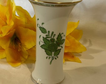 Herend Fluted 7" Trumpet Vase #7037 Herend Porcelain Apponyi Chinese Bouquet Green Vase Mint Cond