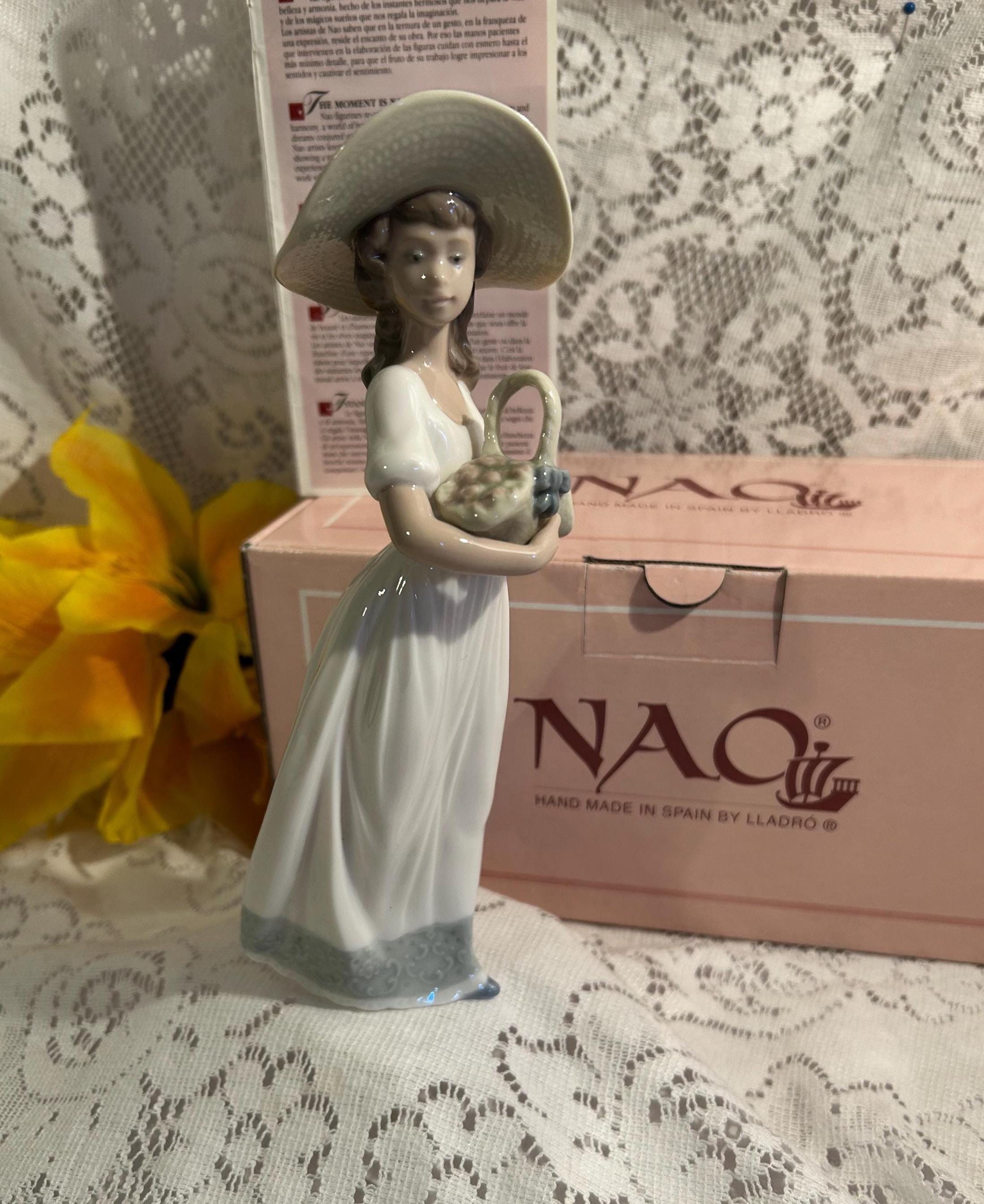 Boxed Nao by Lladro Spring Flowers #1195 Vintage 1993 Porcelain