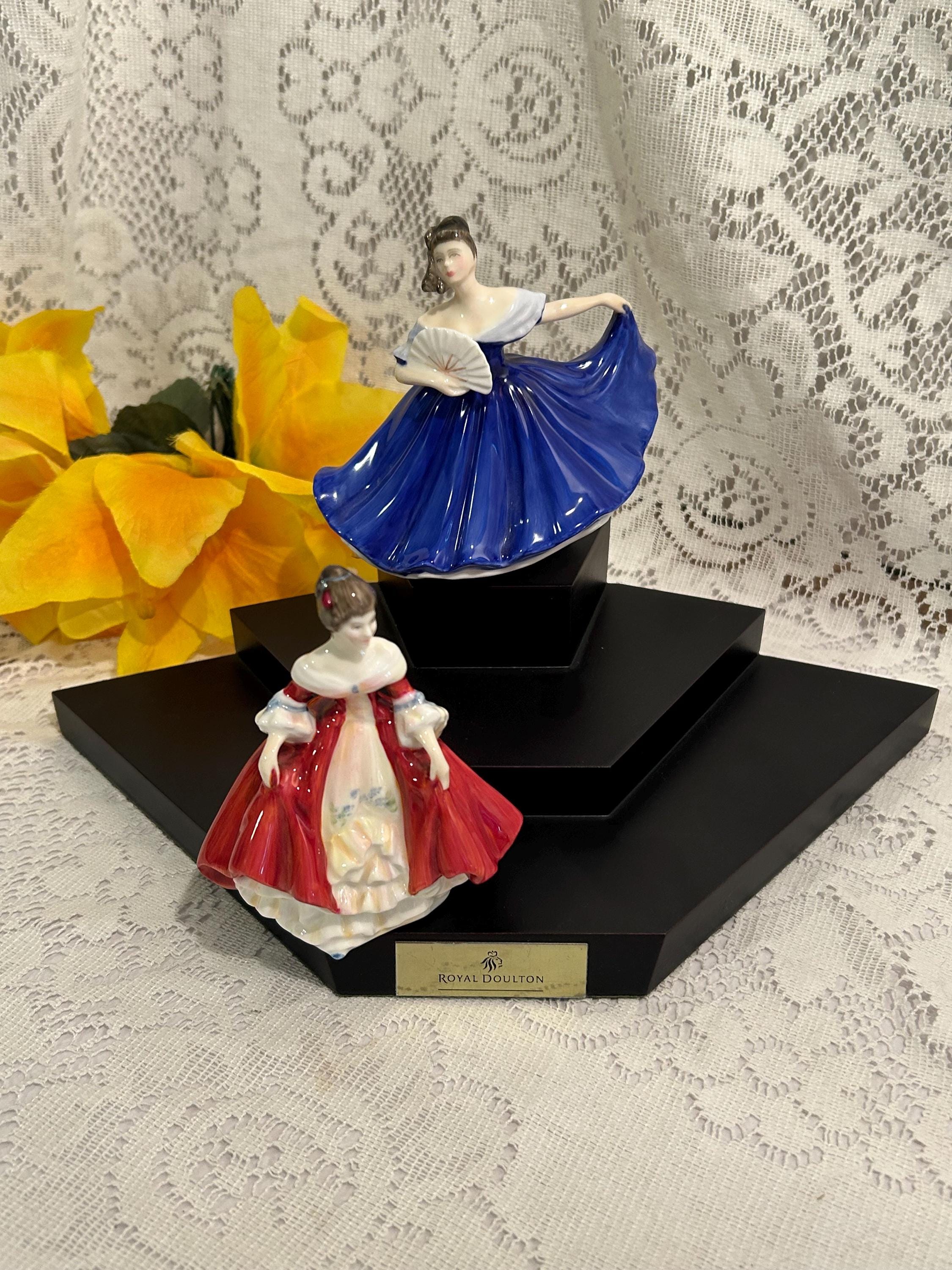 ロイヤルドルトン フィギュリン 2001 【Just For You】 ロイヤル