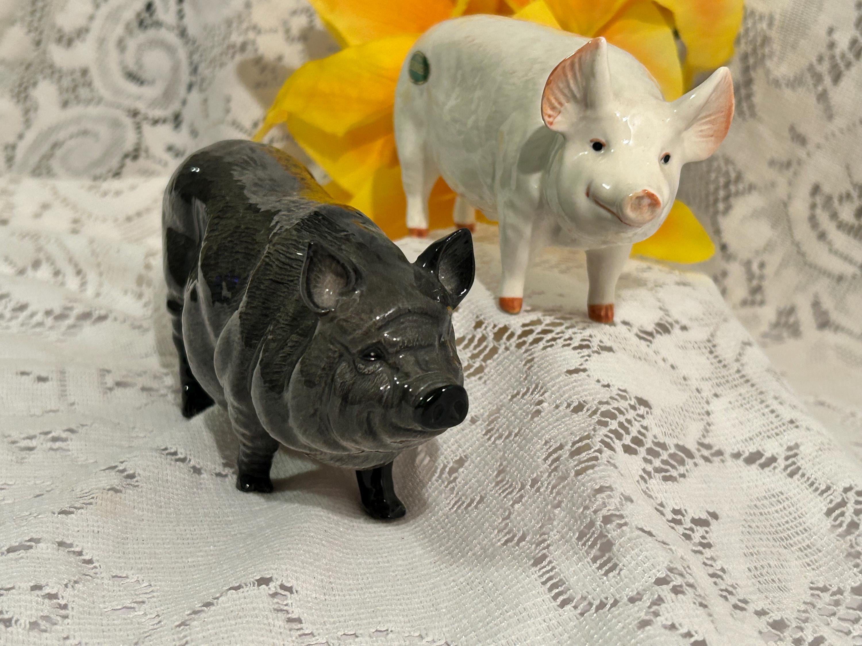 【Beswick ベズウィック】 豚　DANIEL  &MICHAEL　置物 BESWICK PIG PROMENADE DANIEL THE VIOLINIST MODEL PP5 POT BELLIED
