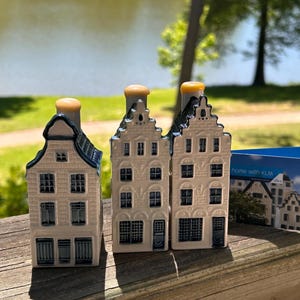 KLM House #30 or #32 Corked Sealed Miniature KLM BOLS Blue Delft