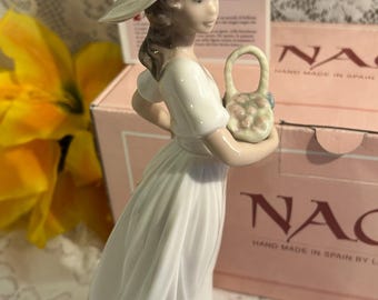 Boxed Nao by Lladro Spring Flowers #1195 Vintage 1993 Porcelain