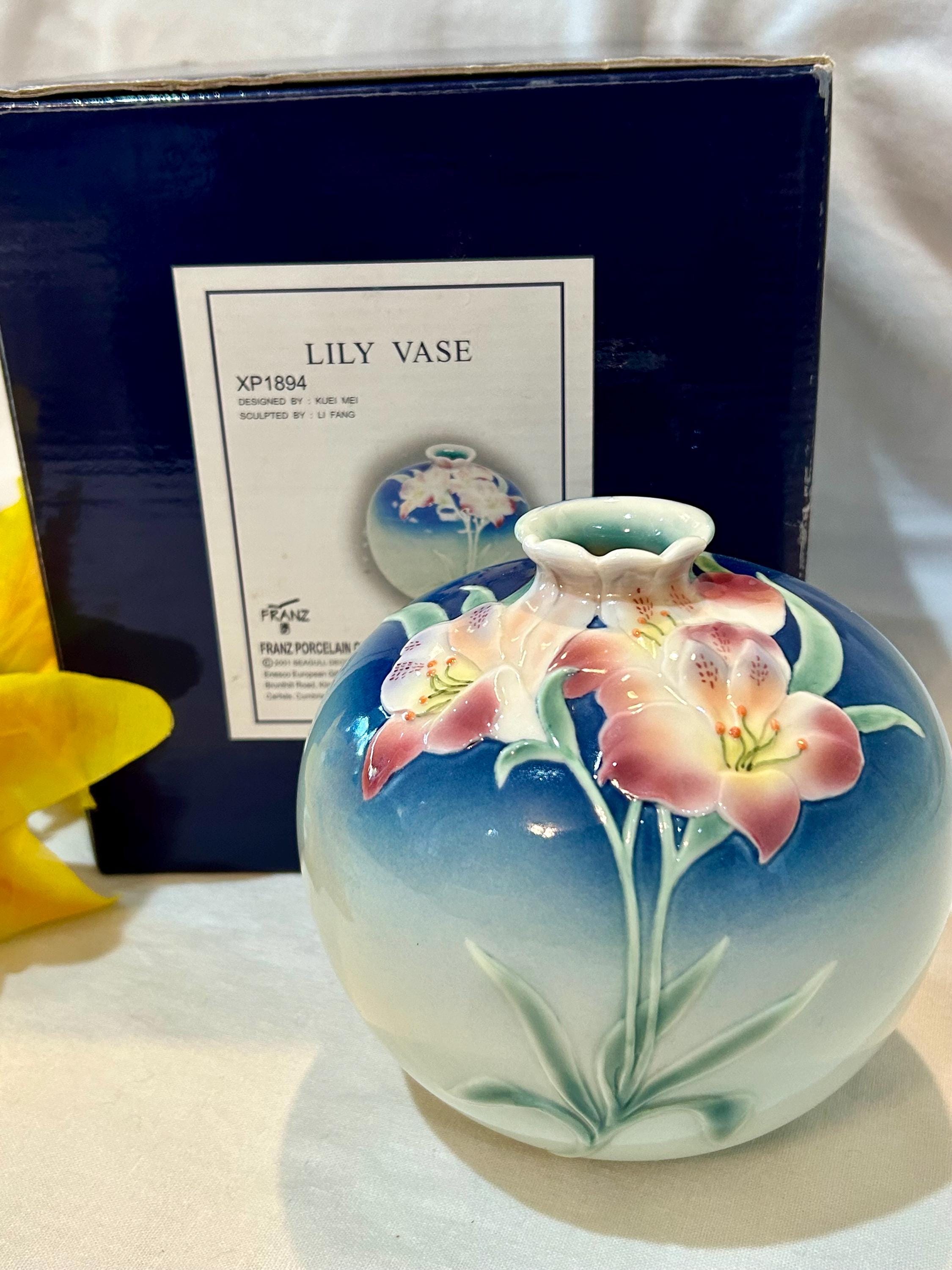 New in Box Franz Porcelain Lily Design Round Flower Vase XP1894