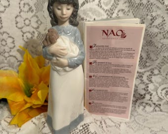 Nao by Lladro "Someone To Love" #1118 Vintage 1990 Girl Holding Puppy Porcelain Nao Figurine "Recogiendo Su Perrito"-Picking up the Puppy