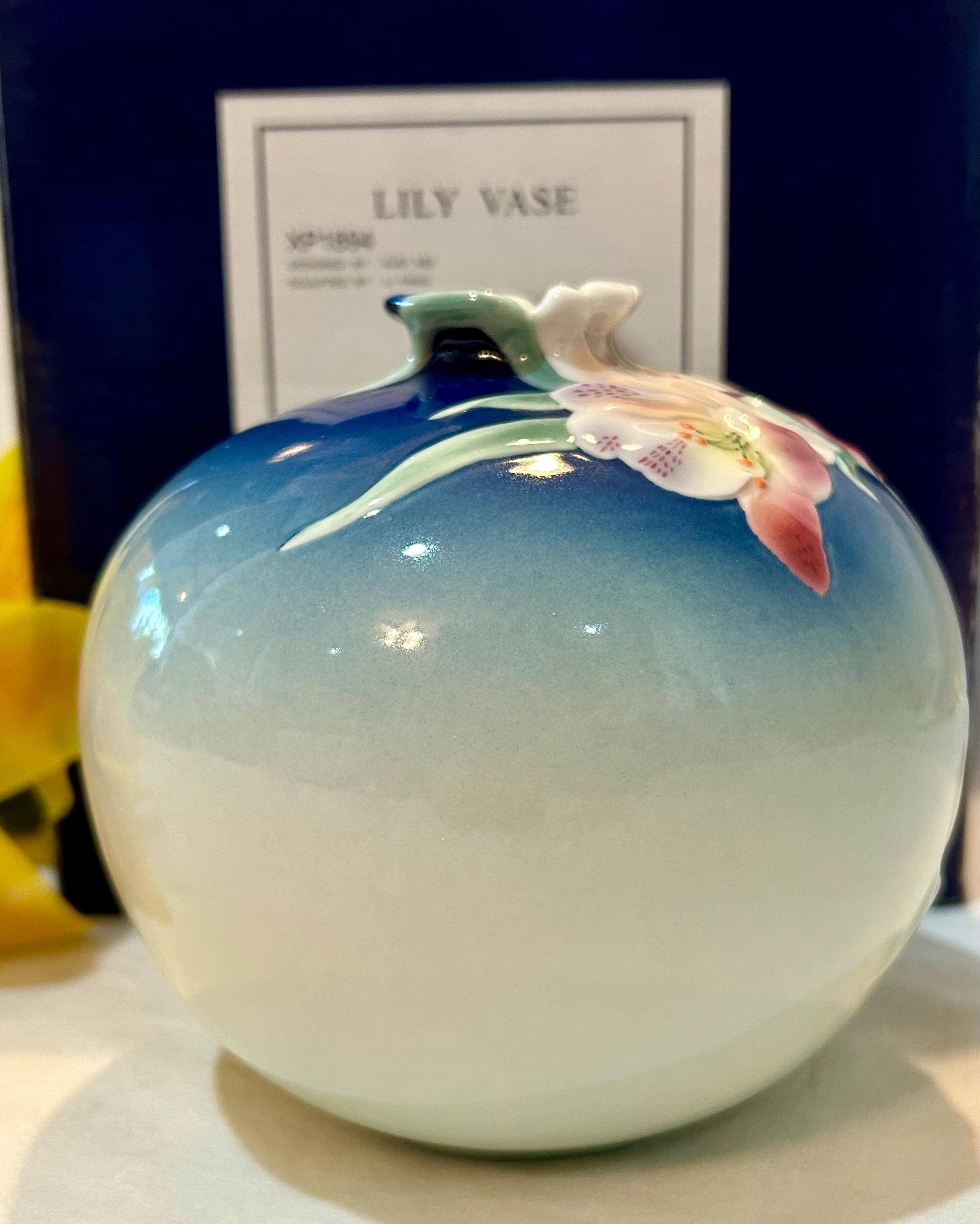 New in Box Franz Porcelain Lily Design Round Flower Vase XP1894
