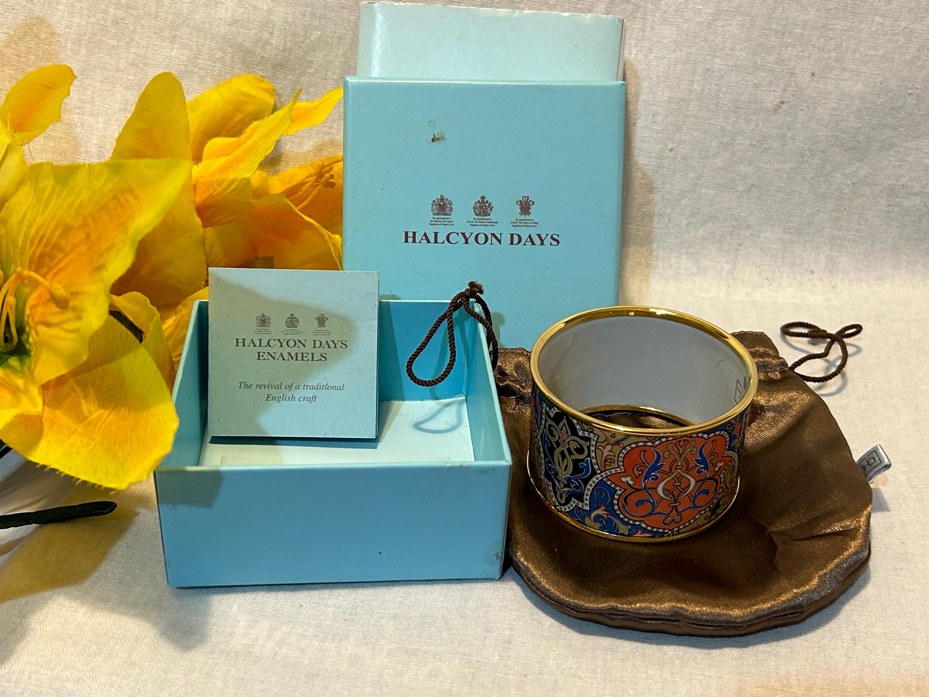 ★英国王室御用達★ 【Halcyon Days】 エナメル カフ バングル 英国王室御用達『ハルシオンデイズ』のカフスが限定入荷