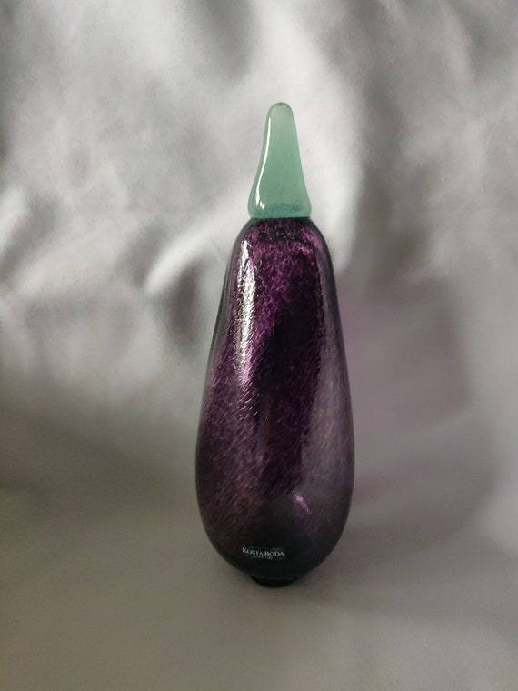 Kosta Boda Art Glass Eggplant, Gunnel Sahlin Frutteria Series