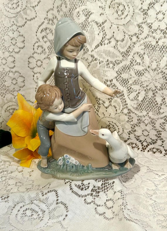 Lladro Avoiding the Goose 10.5