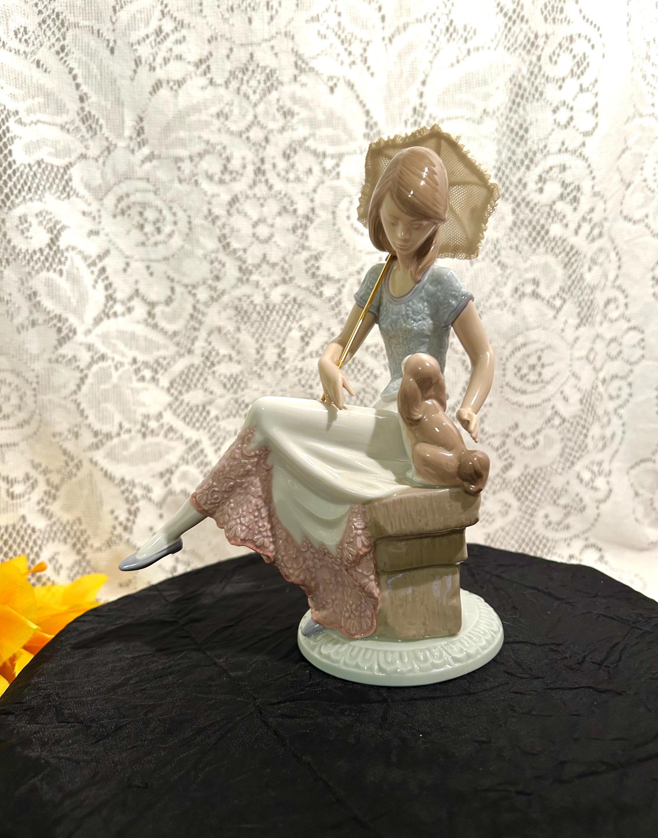 Lladro Collectors Society #7612 Picture Perfect Girl W/dog Lace