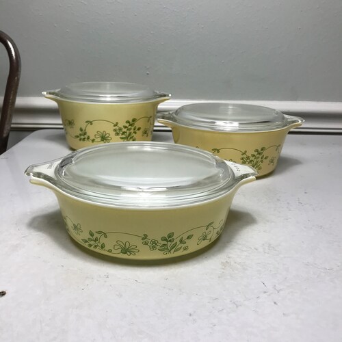 Vintage - PYREX - Shenandoah - Casserole Dish Set with Lids - 471 -472 - 473 - Pale Yellow - Green shops Flower - 1980s - BoHo