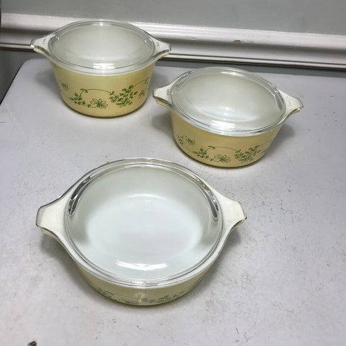 Vintage - PYREX - Shenandoah - Casserole Dish Set with Lids - 471 -472 - 473 - Pale Yellow - Green shops Flower - 1980s - BoHo