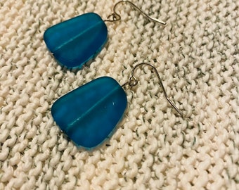 Boucles d'oreilles en verre de mer bleue