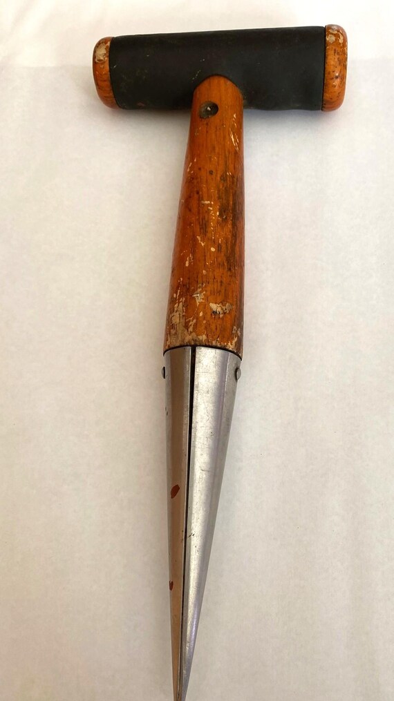 Garden Dibber & Bulb Planter Tool | Chrome Steel With Wooden Handle For Planting Seeds & Bulbs