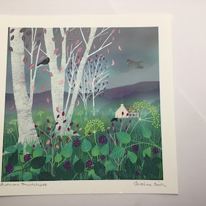 Autumn Fruitfulness, Impression signée sur papier dart par Caroline Smith. Art mural mettant en vedette une forêt brumeuse, un chalet et des fleurs sauvages image 6