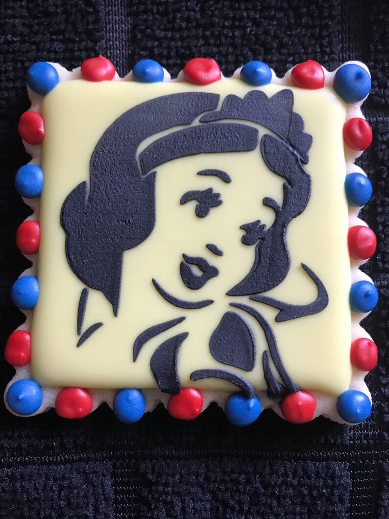 Snow White cookies image 2