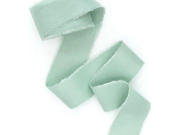 Fransenband auf Altsalbei: Osterkorb handgefärbtes Dekor, Einladungs-Seafoam Rohrand Stoffstreifen