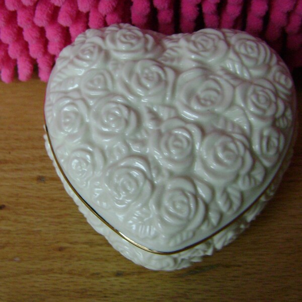 Vintage Lenox Porcelain Heart-Shaped Trinket or Jewelry Box with Roses and Gold Trim Excellent Condition 3"X3"X1.5"