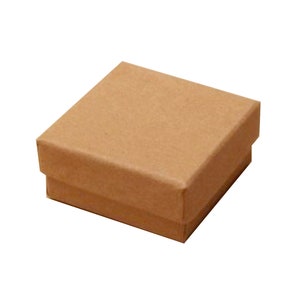 SCATOLE REGALO SOTTILI, sottili per spese postali economiche, inserti floccati neri con retro in schiuma. Scatole per orecchini a bottone in carta kraft marrone. Spedizione gratuita per ordini nel Regno Unito