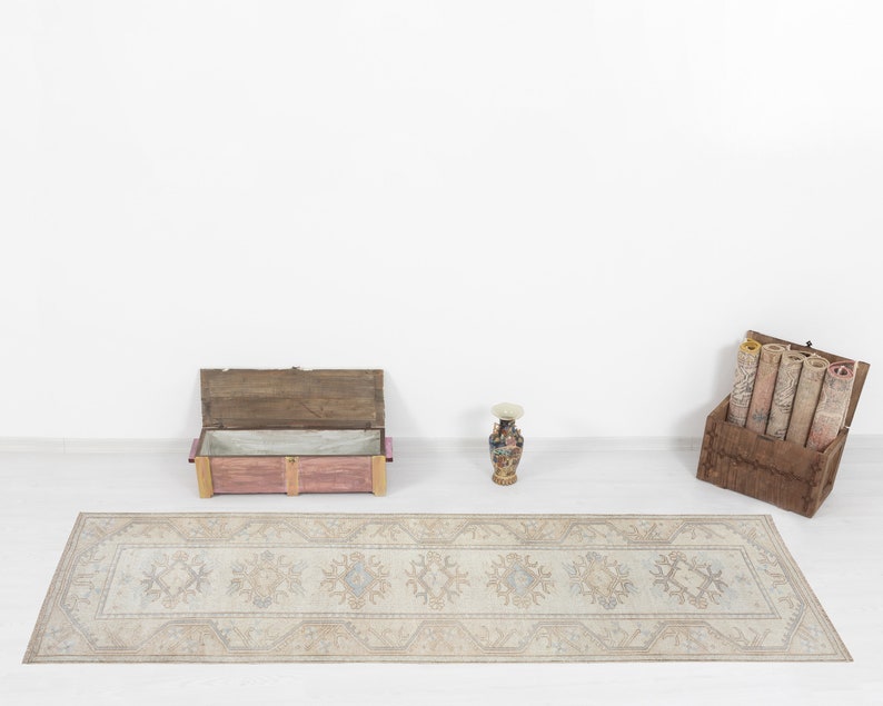It was made with pure wool on a wool foundation in Anatolian lands in the middle of the 20th century. This Turkish carpet is hand woven by Anatolian artisans. This vintage rug allows you to unleash your imagination and be creative with your spaces